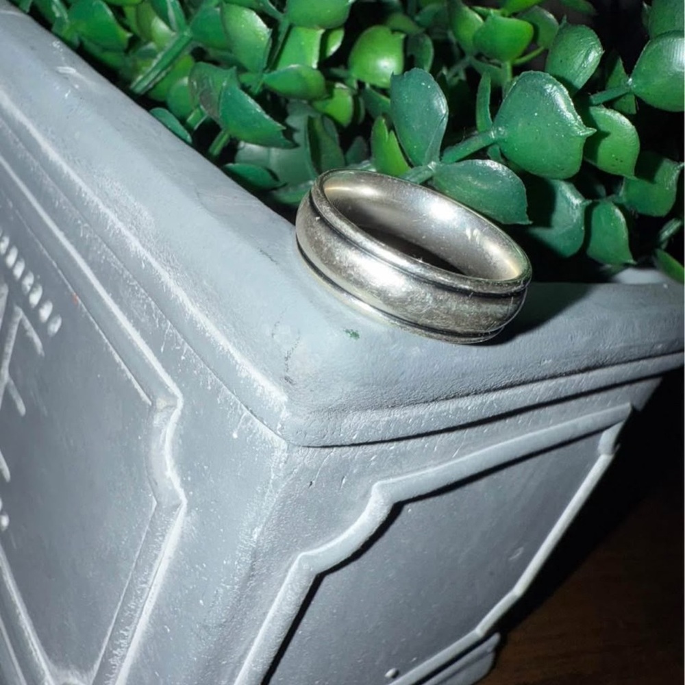 James Avery RETIRED Regal Wedding Band (Thumb Ring)
